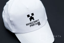 Белые бейсболки с логотипом «MINECRAFT»