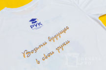 Печать логотипа «РУК» на белых футболках
