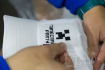 Белые бейсболки с логотипом «MINECRAFT»